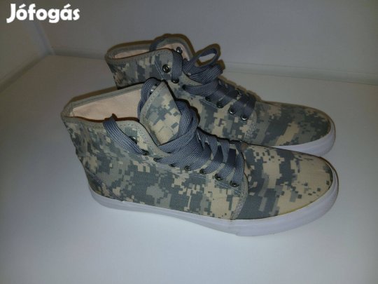 Tornacipő terepmintás