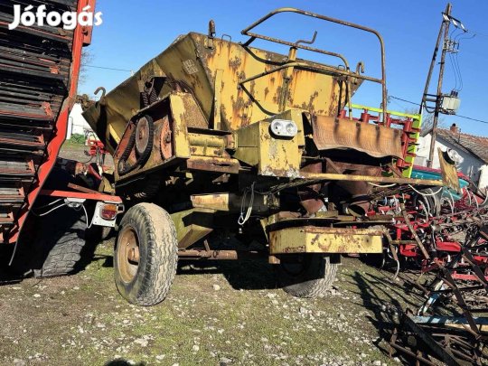 Tornado 5 vontatott műtrágyaszóró