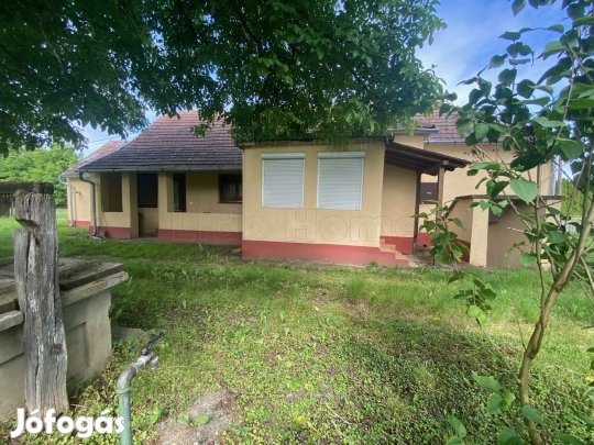 Tornyiszentmiklóson ( szlovén határ és az autópálya mellett) eladó