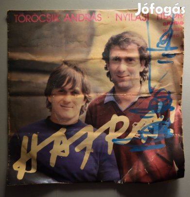 Töröcsi és Nyilasi által dedikált bakelit lemez