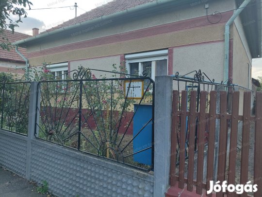 Törökszentmiklós G-faluban eladó családi ház!