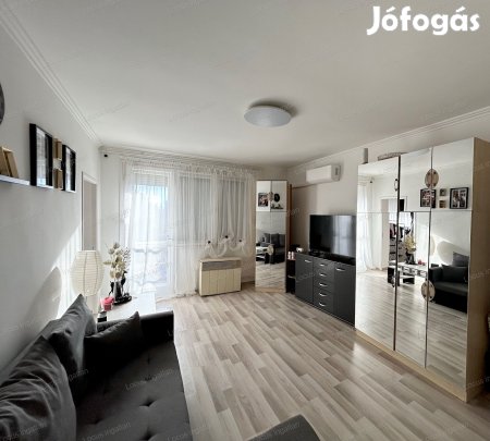 Törökszentmiklóson városközpontban felújított lakás eladó