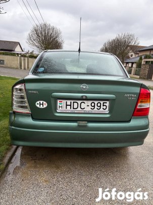 Törött Opel Astra G, lejárt forgalmi engedéllyel