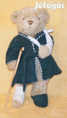 Törött lábú mankós plüss maci, mackó