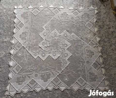 Tört fehér nagy csipke terítő