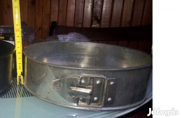 Torta sütő ,Szétnyítható ,oldala levehető, régebbi. alig használt