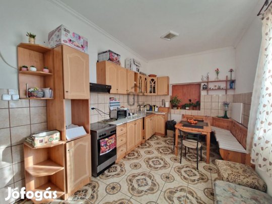 Törteli 188 nm-es ház eladó