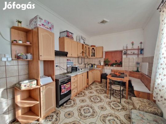 Törteli eladó 188 nm-es ház