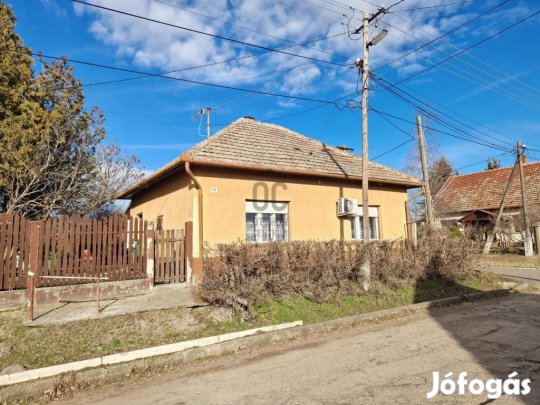 Törteli eladó 76 nm-es ház