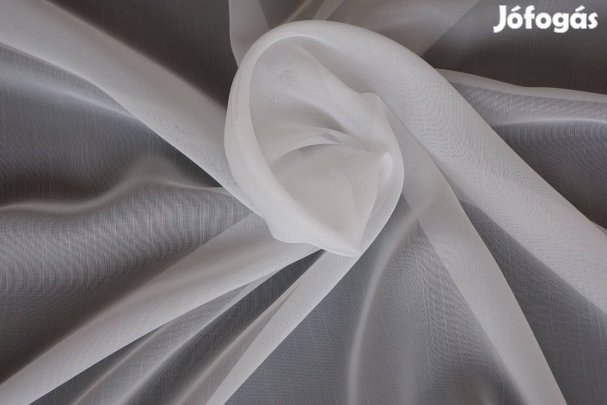 Törtfehér minta nélküli új függöny (12m x 290)
