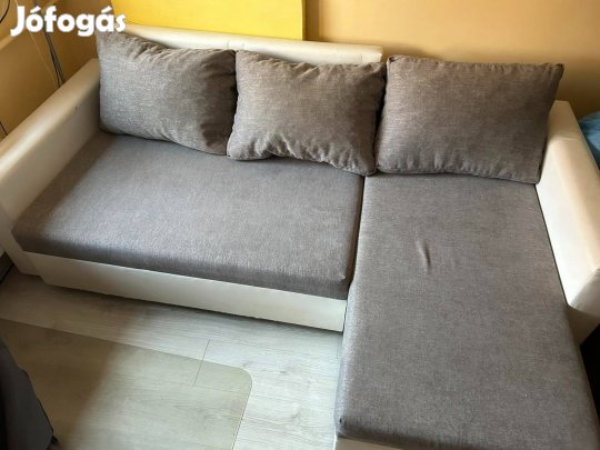 Törtfehér sarokkanapé