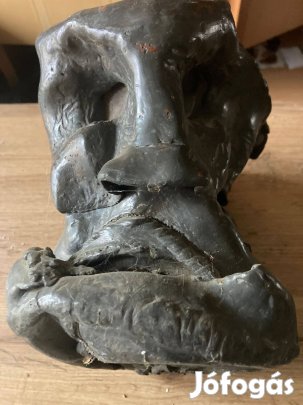 Torzulat ólom szobor