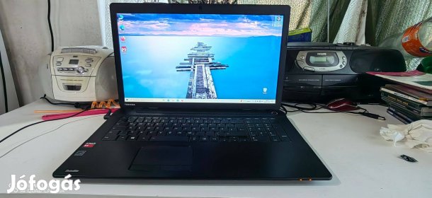 Toshiba 17col,4mag,4gb DDR3,500gb,2-3 órás akku