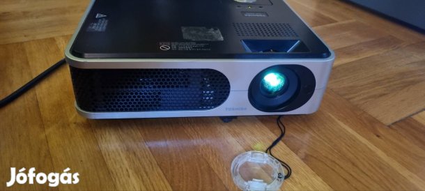 Toshiba TLP-X2000 projektor, kivetítő 