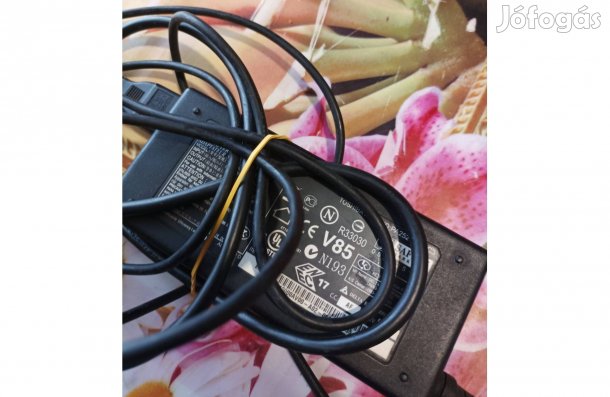 Toshiba laptop töltő