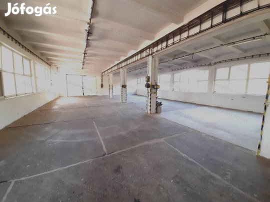 Tószeg központi részén ipari létesítmény eladó!
