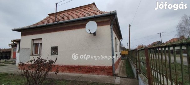 Tószegi 107 nm-es ház eladó