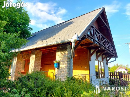 Toszkán hangulatú VíZPARTI HÁZ fürdőövezetben, napelemekkel