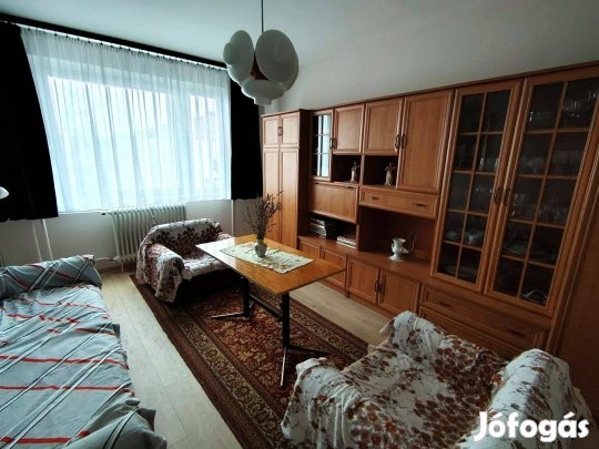 Tóvárosi lkn-ben, 2 szobás erkélyes lakás eladó! Azonnal költözhető!