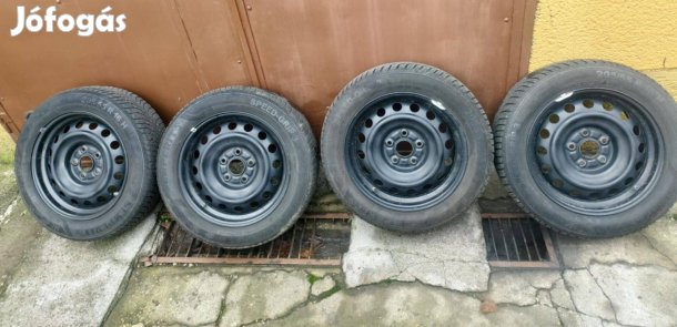 Toyota 16" felniszett, 205 / 55 R16 Semperit Speedgrip téli gumikkal,