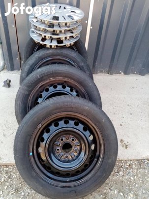 Toyota 5x114,3 R16 acélfelni 205/55 R16 nyári gumival