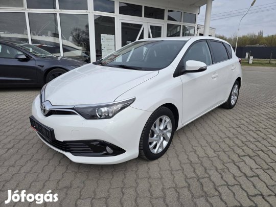 Toyota Auris 1.2T Executive Skyview Navi. Kamer...