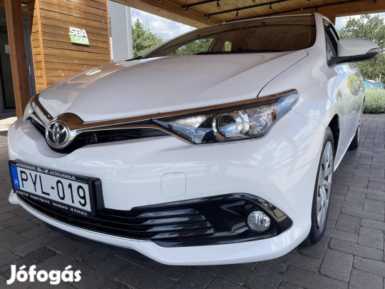 Toyota Auris 1.6 D-4D Active Comfort Pyl-019