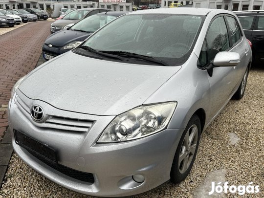 Toyota Auris 1.6 Sol Márkaszervíz Által Vezetet...