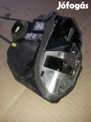 Toyota Auris Bal Hátsó Ajtó Zárszerkezet + Központizár Motor