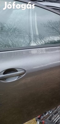 Toyota Auris I. 2006/12 bal hátsó és jobb első ajtó részeivel is