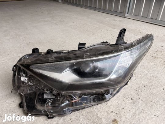 Toyota Auris Lead fényszóró/lámpa sérült