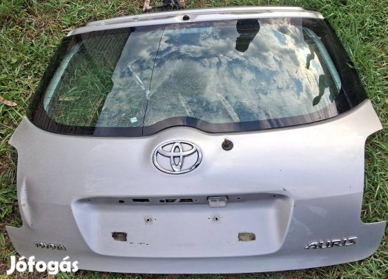 Toyota Auris csomagtartó ajtó sérült