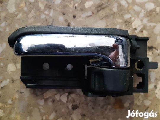 Toyota Avensis Bal Első Belső Ajtókilincs