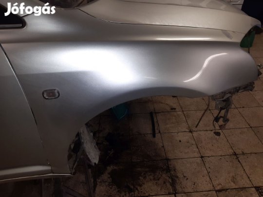 Toyota Avensis Jobb Első Sárvédő