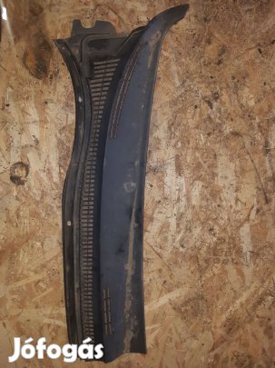 Toyota Avensis Levélrács