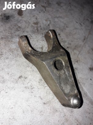 Toyota Avensis Porlasztó Leszorító