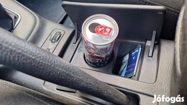 Toyota Avensis T25 tárolóba Toyota logo-s üdítősdoboz-tartó