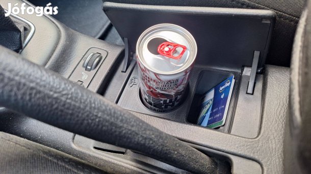 Toyota Avensis T25 tárolóba Toyota logo-s üdítősdoboz-tartó