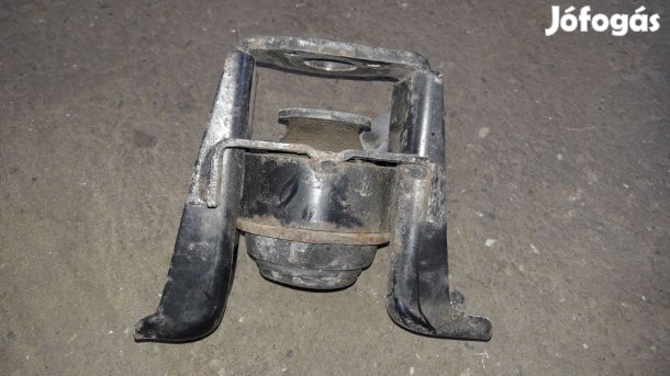 Toyota Avensis Tartó Bak