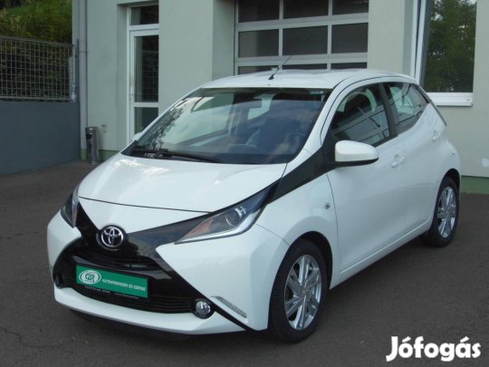 Toyota Aygo 1.0 x-cool Szervizkönyv-Klíma-Navig...