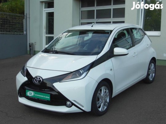 Toyota Aygo 1.0 x-cool Szervizkönyv-Klíma-Navig...