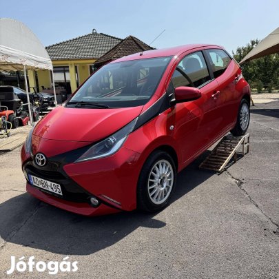Toyota Aygo 1.0 x-play+TSS Nagy Kijelzővel . Jé...