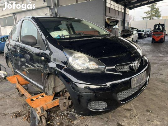 Toyota Aygo lökhárító,homlokfal,sárvédő,motorháztető,lámpa