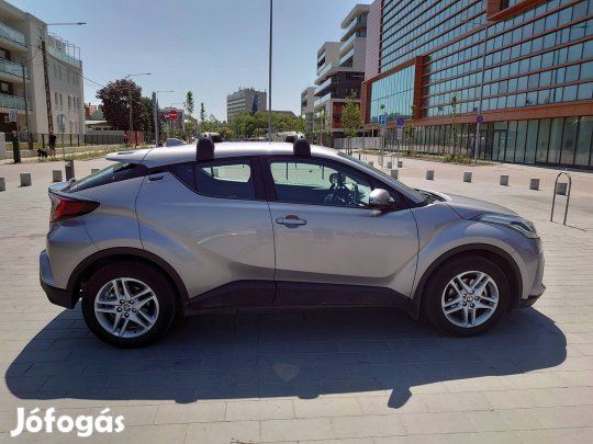 Toyota C HR fényszóró eladó, kis hibával