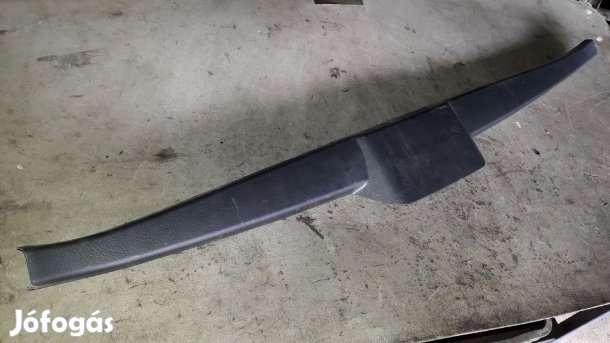 Toyota Corolla 00-06 Csomagtérajtó Burkolat