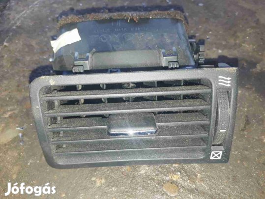 Toyota Corolla 00-06 Jobb Első Szellőző