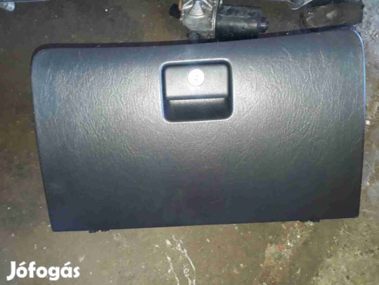 Toyota Corolla 00-06 Kesztyűtartó