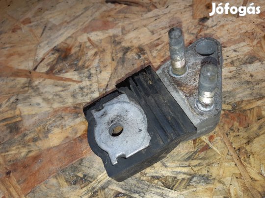 Toyota Corolla 00-06 Motortartó Bak