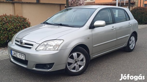Toyota Corolla 1.6 Luna Magyar - Szervizkönyv -...
