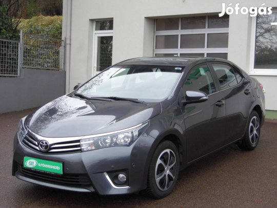 Toyota Corolla Sedan 1.6 Executive Navigáció-TE...